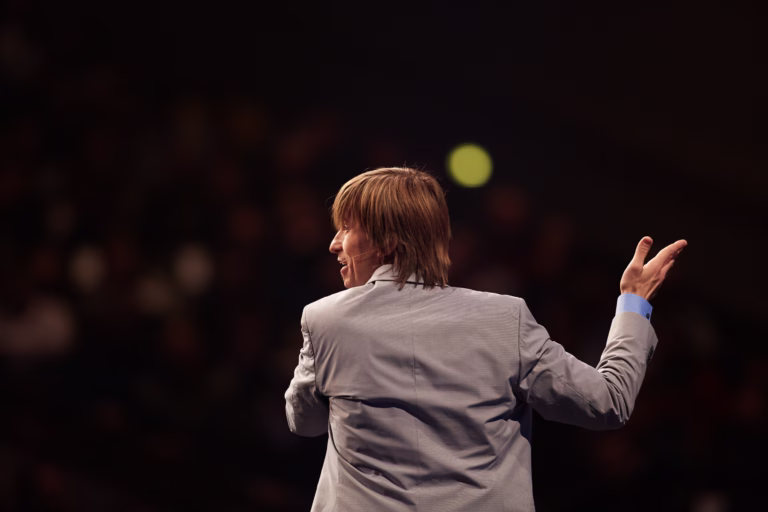 The Secret Sauce of Every Crowd: A Funny Keynote Speaker’s Guide to Connection